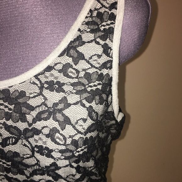 Cache lace overlay tank size medium - Picture 2 of 7